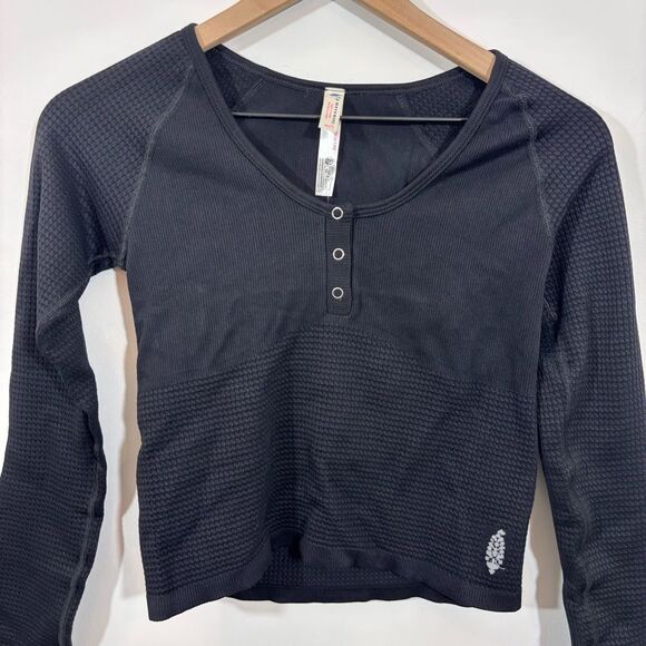 FREE PEOPLE MOVEMENT BAIL OUT
LONG SLEEVE LAYER NEW with tags Size M/L Black - Picture 6 of 13